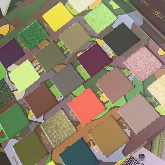 Made by Mitchell feet on the ground palette - Picture 5 of 5